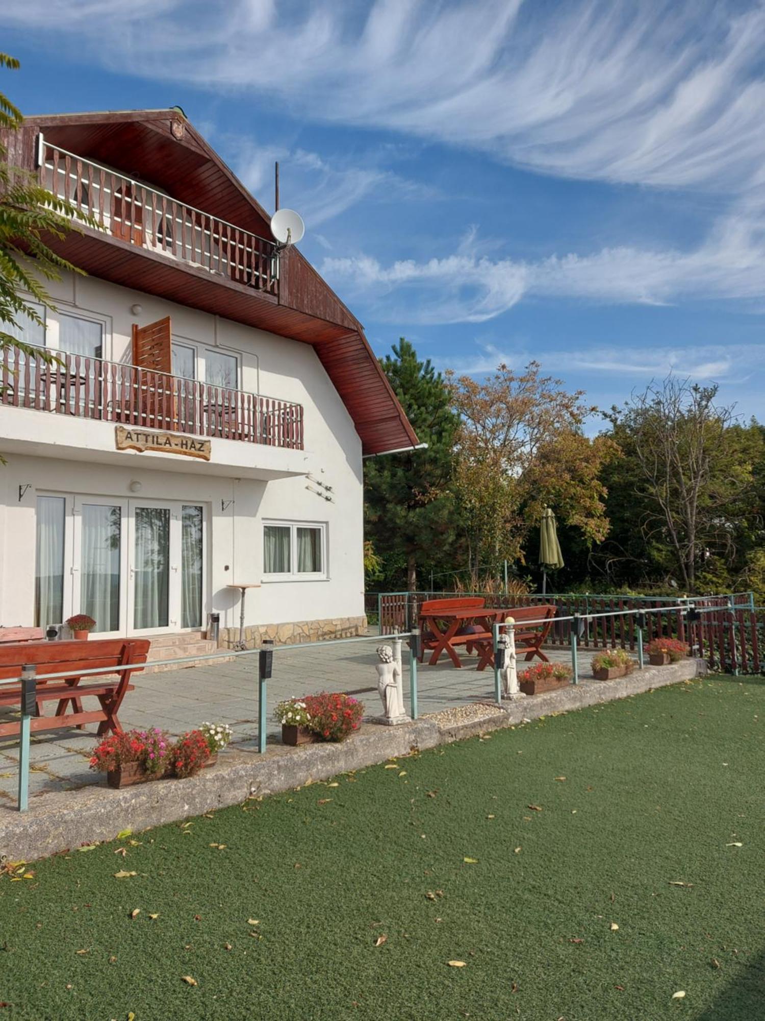 Attila'S Guest House Budaörs Exteriör bild